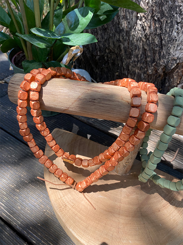 Le collier de bois Ambre Doré